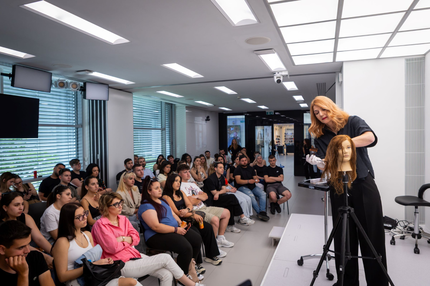 Εκπαιδεύσεις σπουδαστών Κομμωτικής στις εγκαταστάσεις της L'Oreal Professionnel