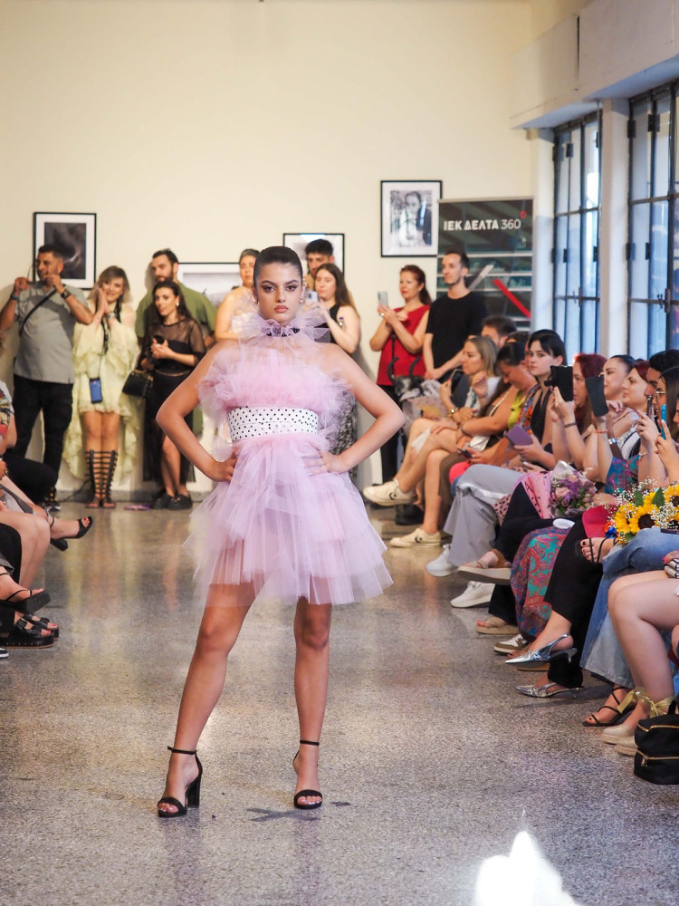Fashion Show από τη ΔΕΛΤΑ 360 Αθήνας, στο πλαίσιο του "Art Meets Fashion"